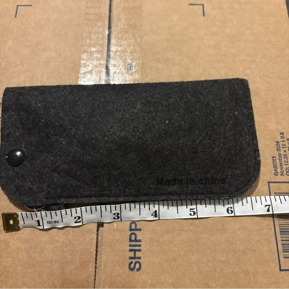 Feisedy Felt Eyeglass Case Snap Closure Keychain Soft Sunglasses Pouch